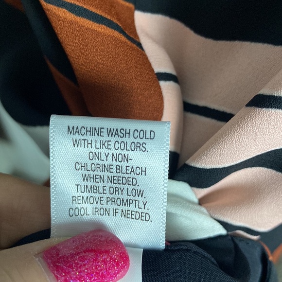 Apt. 9 Women’s Sleeveless V-Neck Blouse Adjustable Straps sz L NWT - Picture 9 of 9